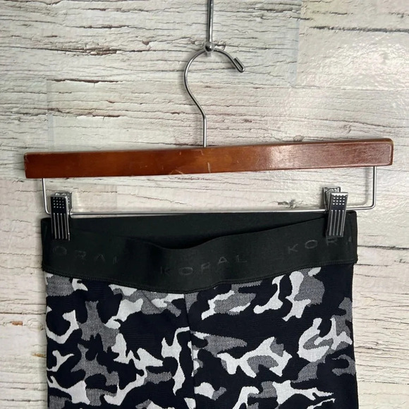 Koral Knockout Cropped Legging Black  Camo size medium gray black - Picture 7 of 8